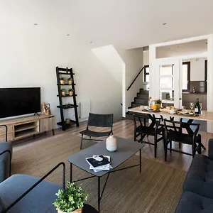 Petit Luxe Tobella Dreta , Terrassa España